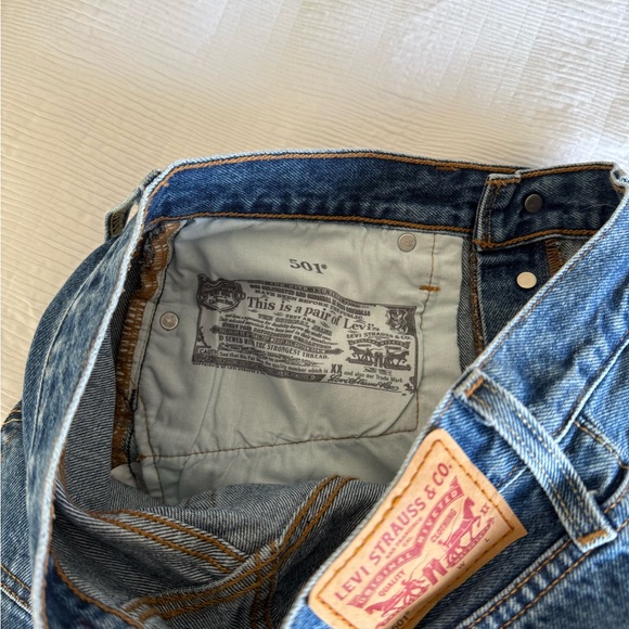 Levi’s Denim Shorts - Picture 4 of 12